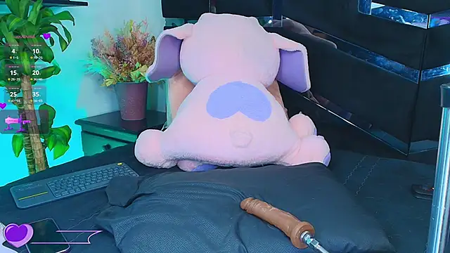 Snapshot of Kinky__Karo chatting on February 2025 12:16:01 AM Kinky  Karo online show from February 2025 12:16:01 AM