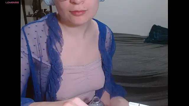 Snapshot of livcutebaby chatting on January 2025 02:58:01 PM livcutebaby online show from January 2025 02:58:01 PM