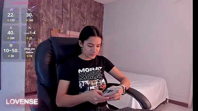 Snapshot of SKYLERWHIITEE chatting on February 2025 02:40:02 AM SKYLERWHIITEE online show from February 2025 02:40:02 AM