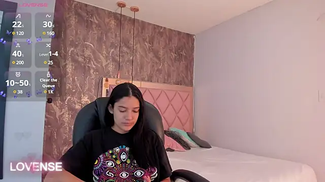 Snapshot of SKYLERWHIITEE chatting on March 2025 04:39:02 AM SKYLERWHIITEE online show from March 2025 04:39:02 AM