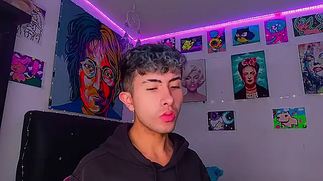 Snapshot of Noah_Xitruxx chatting on March 2025 06:10:01 AM Noah Xitruxx online show from March 2025 06:10:01 AM