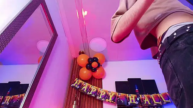 Snapshot of Noah_Xitruxx chatting on October 2025 03:15:02 AM Noah Xitruxx online show from October 2025 03:15:02 AM