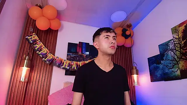 Snapshot of Noah_Xitruxx chatting on October 2025 02:34:01 AM Noah Xitruxx online show from October 2025 02:34:01 AM