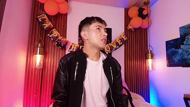 Snapshot of Noah_Xitruxx chatting on October 2025 02:39:02 AM Noah Xitruxx online show from October 2025 02:39:02 AM