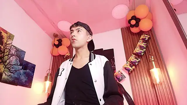 Snapshot of Noah_Xitruxx chatting on October 2025 02:45:02 AM Noah Xitruxx online show from October 2025 02:45:02 AM