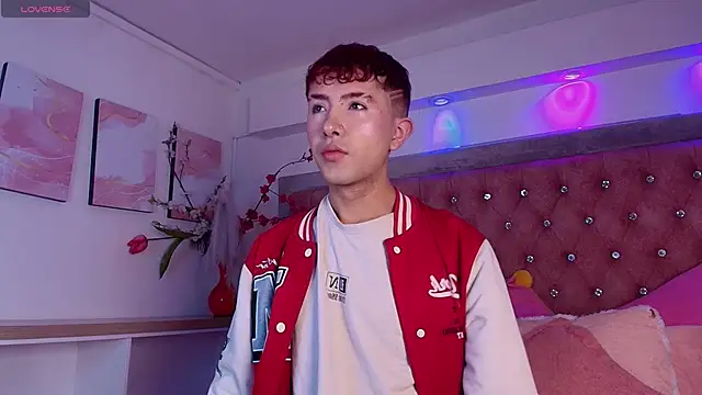 Snapshot of Noah_Xitruxx chatting on November 2025 01:11:01 PM Noah Xitruxx online show from November 2025 01:11:01 PM