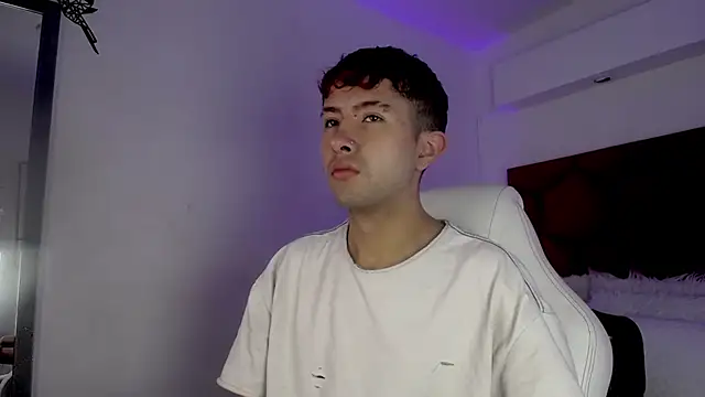 Snapshot of Noah_Xitruxx chatting on November 2025 02:05:01 PM Noah Xitruxx online show from November 2025 02:05:01 PM