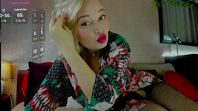 Snapshot of Milena_candyy chatting on January 2026 12:16:01 AM Milena candyy online show from January 2026 12:16:01 AM