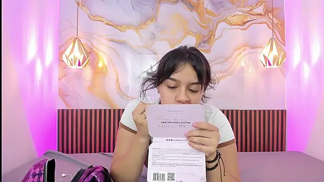 Snapshot of MelissaGilll chatting on October 2025 07:30:02 PM MelissaGilll online show from October 2025 07:30:02 PM