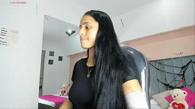 Giselle Roldan online show from October 2025 05:18:02 AM