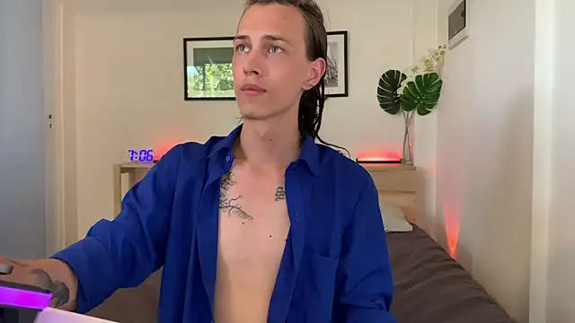 Den BlueXx online show from January 2025 10:06:01 PM