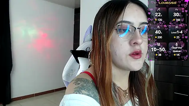 SarahXRusso online show from December 2024 01:37:01 AM