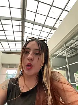 SarahXRusso online show from January 2025 05:02:02 PM