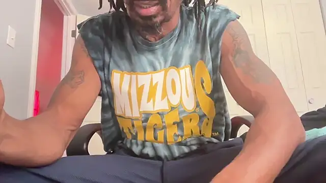 Snapshot of skarfosbabes69 chatting on December 2025 02:44:02 PM skarfosbabes69 online show from December 2025 02:44:02 PM