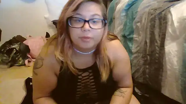 HoneyBear19 online show from October 2025 05:44:02 PM