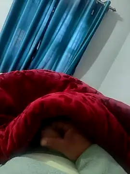 Snapshot of shale26 chatting on December 2024 04:26:02 AM shale26 online show from December 2024 04:26:02 AM