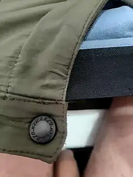 Snapshot of shale26 chatting on December 2024 03:27:02 AM shale26 online show from December 2024 03:27:02 AM