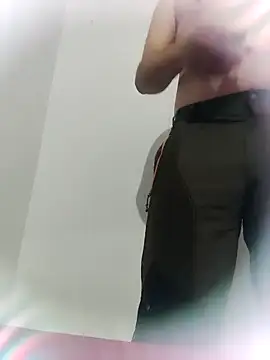 Snapshot of shale26 chatting on December 2024 02:12:01 AM shale26 online show from December 2024 02:12:01 AM