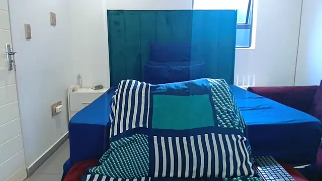 Snapshot of LolaTwerksXX chatting on March 2026 12:11:01 PM LolaTwerksXX online show from March 2026 12:11:01 PM