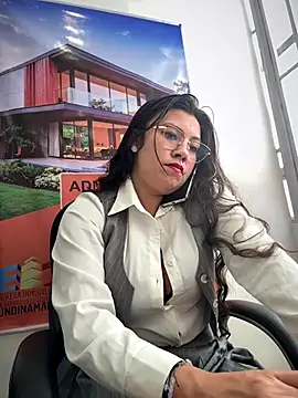 LIZ-06  online show from December 2025 02:44:02 PM