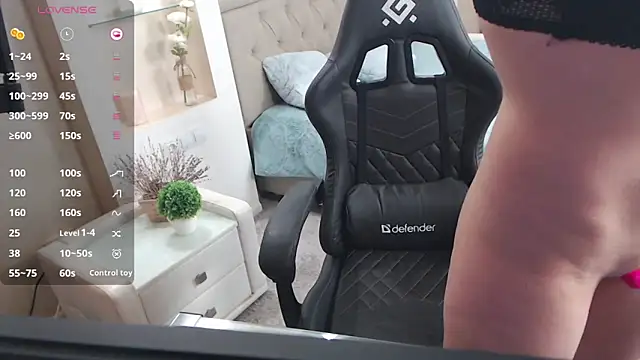 Snapshot of Cutie_Emily chatting on February 2025 04:00:02 PM Cutie Emily online show from February 2025 04:00:02 PM