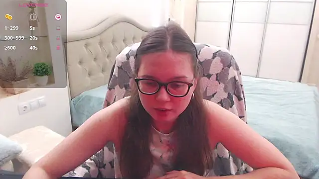 Snapshot of Cutie_Emily chatting on October 2025 03:12:01 PM Cutie Emily online show from October 2025 03:12:01 PM