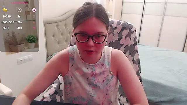 Snapshot of Cutie_Emily chatting on October 2025 03:07:01 PM Cutie Emily online show from October 2025 03:07:01 PM