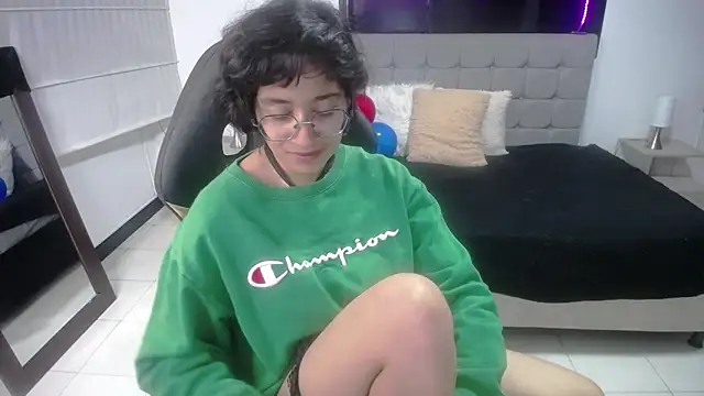 Lili Gomez  online show from March 2025 05:28:02 PM