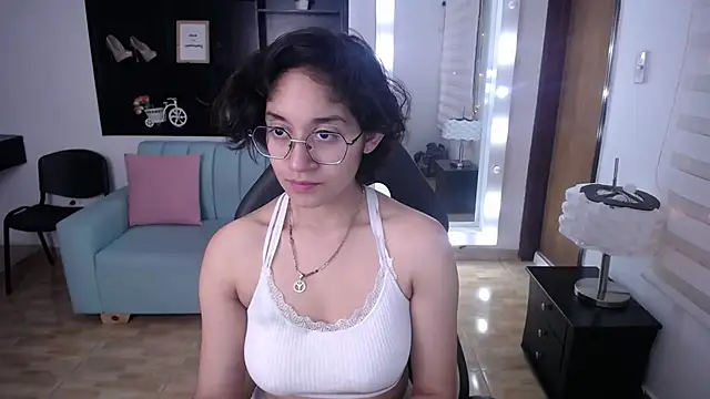 Lili Gomez  online show from March 2025 01:56:02 PM