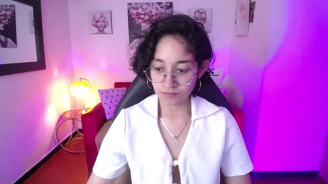 Lili Gomez  online show from March 2025 01:52:02 PM