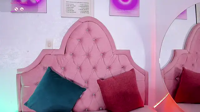 Snapshot of amandalee01 chatting on November 2025 07:01:02 PM amandalee01 online show from November 2025 07:01:02 PM