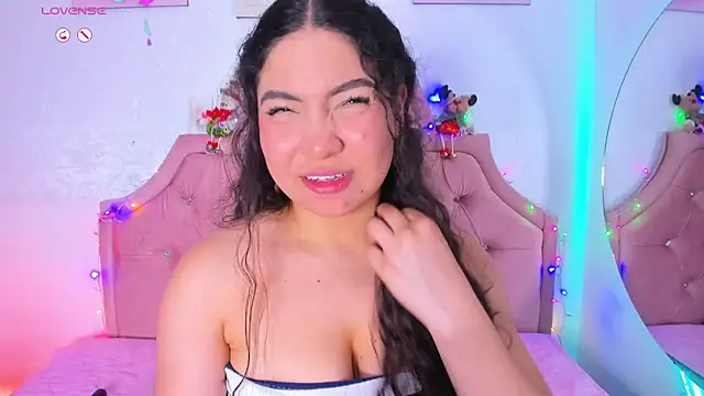 Snapshot of amandalee01 chatting on December 2025 08:05:01 PM amandalee01 online show from December 2025 08:05:01 PM