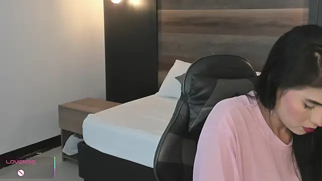 stephanya  online show from March 2026 07:09:02 PM