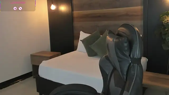 stephanya  online show from March 2026 07:52:01 PM