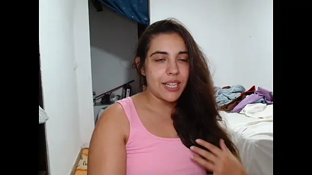 Snapshot of Ursumi1 chatting on September 2025 08:32:01 PM Ursumi1 online show from September 2025 08:32:01 PM