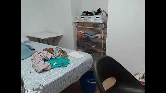 Snapshot of Ursumi1 chatting on October 2025 07:48:02 PM Ursumi1 online show from October 2025 07:48:02 PM