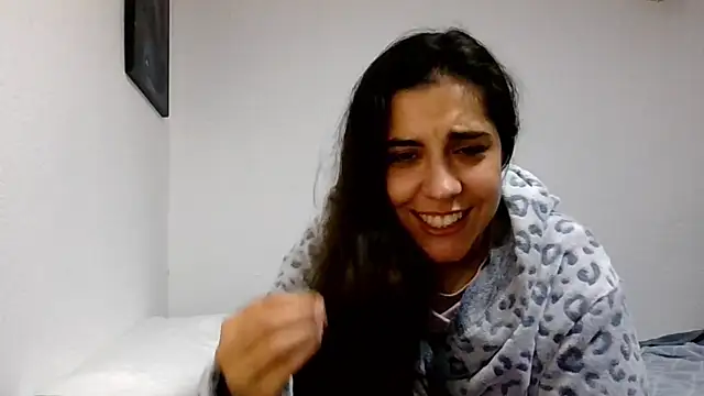 Snapshot of Ursumi1 chatting on December 2025 04:12:02 PM Ursumi1 online show from December 2025 04:12:02 PM