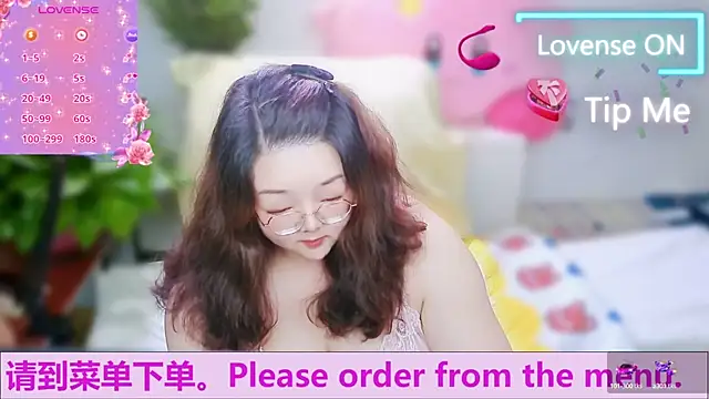 Weiwei5200 online show from September 2025 10:42:01 AM