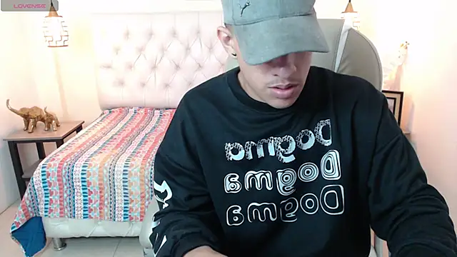 Jheidertwink online show from December 2024 07:12:01 AM