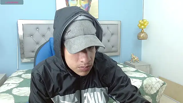 Jheidertwink online show from December 2024 03:31:02 AM