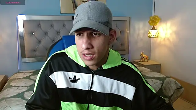 Jheidertwink online show from December 2024 03:22:02 AM