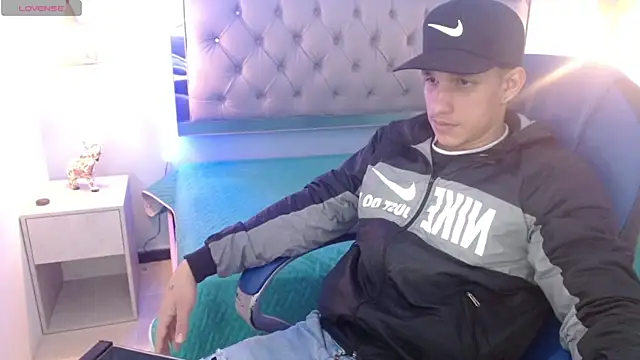 Jheidertwink online show from January 2025 03:31:02 AM