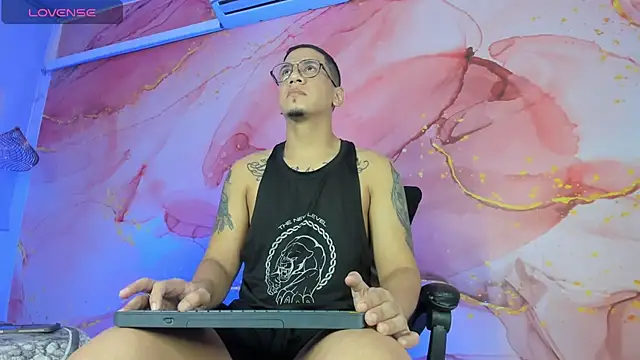 Snapshot of JoshMillerr_ chatting on November 2025 02:45:01 AM JoshMillerr online show from November 2025 02:45:01 AM