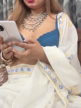 HoneyBearCpl online show from December 2025 04:34:02 PM