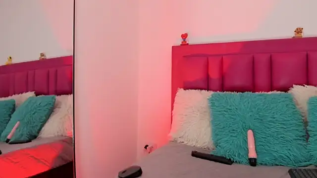 luna kyong online show from December 2024 04:20:01 PM