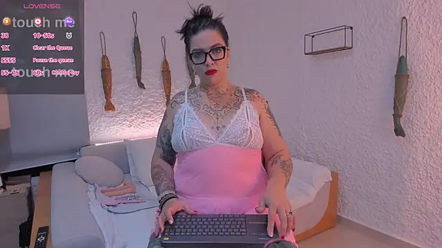 poisson ivy online show from February 2025 04:22:02 AM