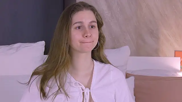 EllieHayes online show from March 2026 08:58:01 PM