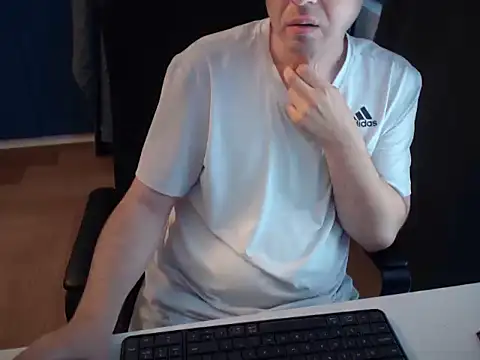 Snapshot of CuteMan33 chatting on July 2026 03:03:01 PM CuteMan33 online show from July 2026 03:03:01 PM