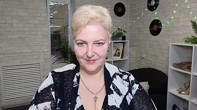 Sandra Snow online show from December 2024 07:00:02 AM