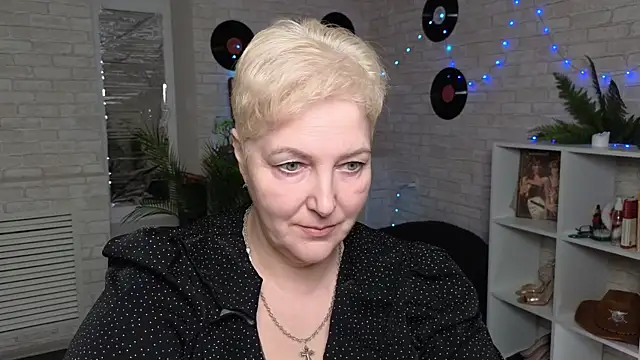 Sandra Snow online show from December 2024 03:23:01 PM